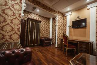 Отель De Paris Hotel Киев Двухкомнатный люкс-1