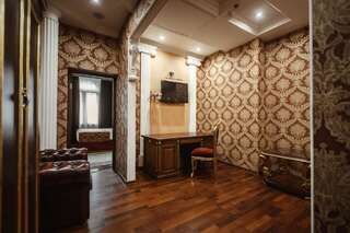 Отель De Paris Hotel Киев Двухкомнатный люкс-3